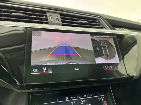 Used 2021 Audi e-tron Premium w/ Convenience Plus Package image 9