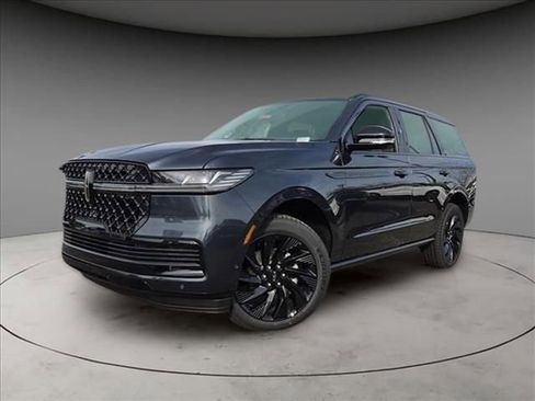New 2025 Lincoln Navigator Reserve w/ Jet Appearance Package image 1