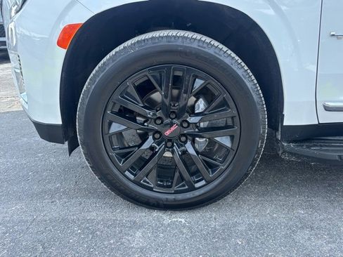 Used 2021 GMC Yukon SLT w/ SLT Premium Package image 12