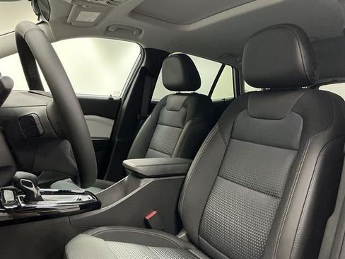New 2026 Chevrolet Trax LT w/ Sunroof Package FWD image 9