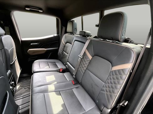 Used 2024 GMC Canyon Denali AWD/4WD image 19