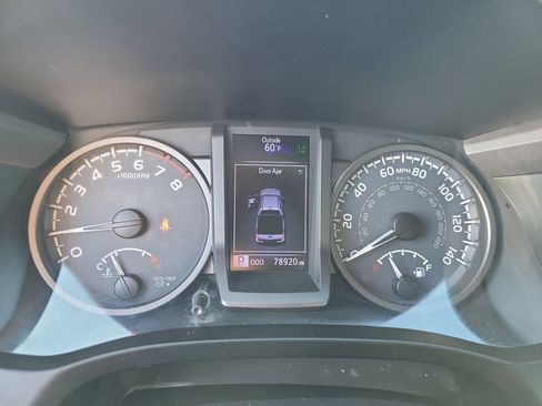 Used 2018 Toyota Tacoma TRD Sport image 26