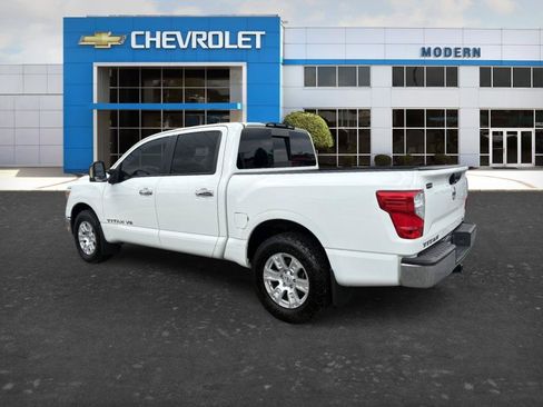 Used 2018 Nissan Titan SV RWD image 3