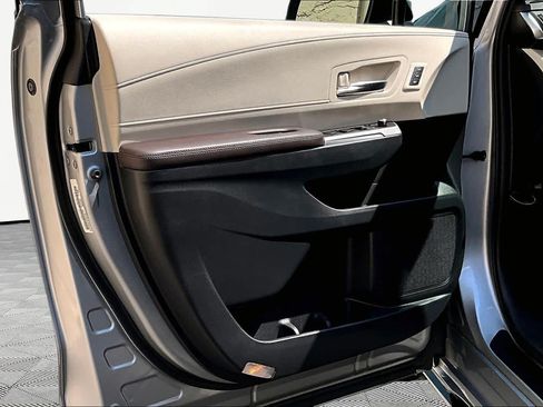 Certified 2023 Toyota Sienna Platinum FWD image 22