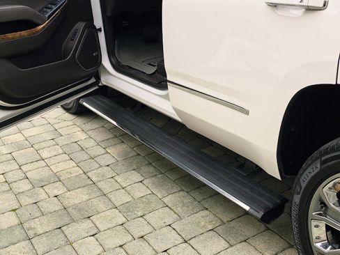 Used 2015 GMC Yukon Denali w/ Premium Package image 6