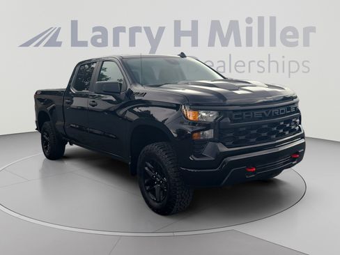Used 2025 Chevrolet Silverado 1500 Custom Trail Boss w/ LPO, Dark Essentials Package AWD/4WD image 7