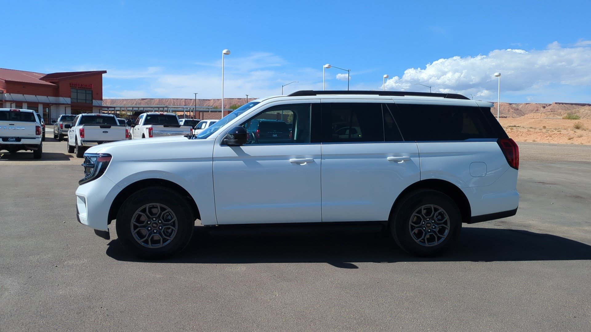 Used 2025 Ford Expedition Active RWD image 9