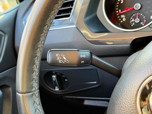 Used 2020 Volkswagen Tiguan SE w/ Panoramic Sunroof Package image 71