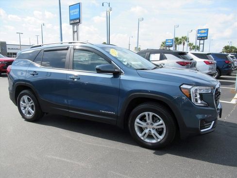 Certified 2024 GMC Terrain SLE w/ Driver Convenience Package image 4