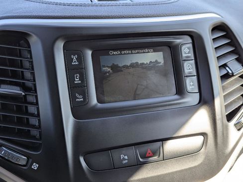 Used 2017 Jeep Cherokee Sport w/ Safety Group image 20