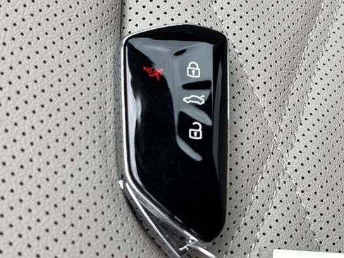 Used 2024 Volkswagen Atlas SE image 41