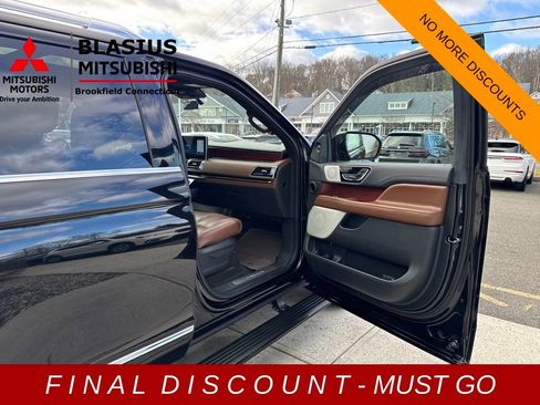 Used 2022 Lincoln Navigator Reserve image 16