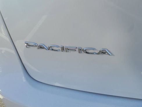 New 2026 Chrysler Pacifica Select image 8