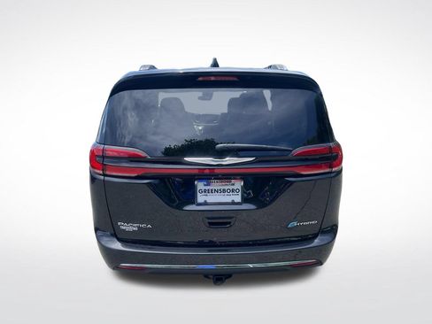 Used 2021 Chrysler Pacifica Touring-L FWD image 4