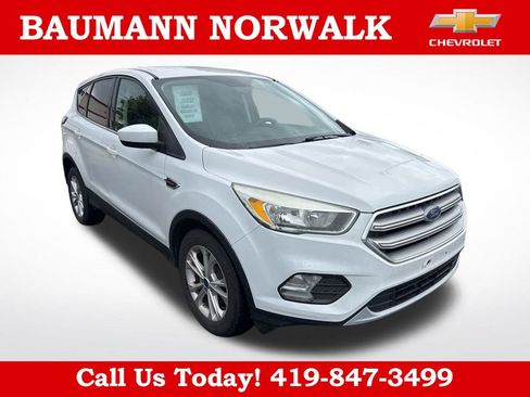 Used 2017 Ford Escape SE FWD image 4