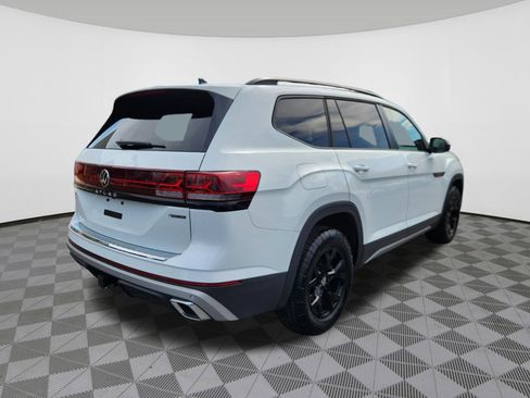 Certified 2025 Volkswagen Atlas Peak Edition SE AWD/4WD image 4
