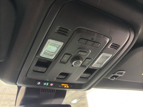 Used 2023 GMC Yukon SLT w/ SLT Premium Package image 37