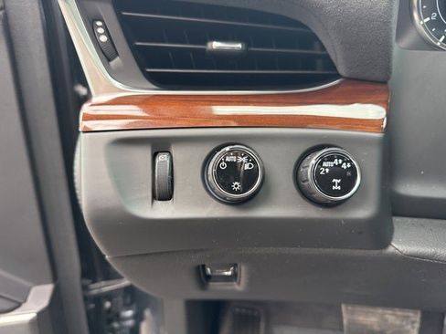 Used 2020 Cadillac Escalade ESV Premium Luxury w/ LPO, Radiant Package image 30