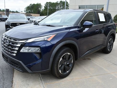 Used 2025 Nissan Rogue SV image 6