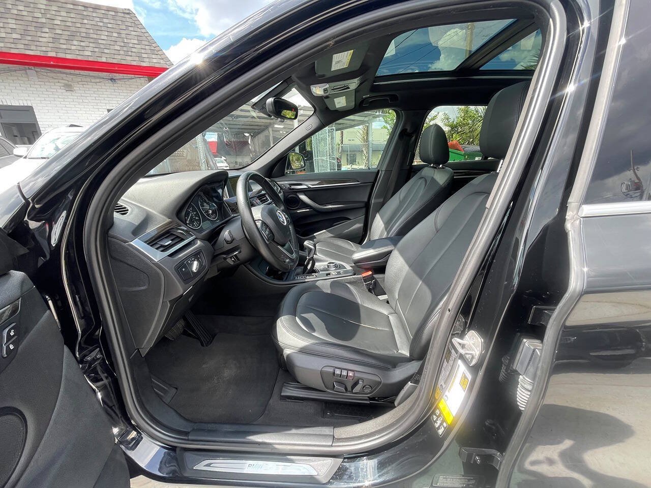 Used 2017 BMW X1 xDrive28i AWD/4WD image 3