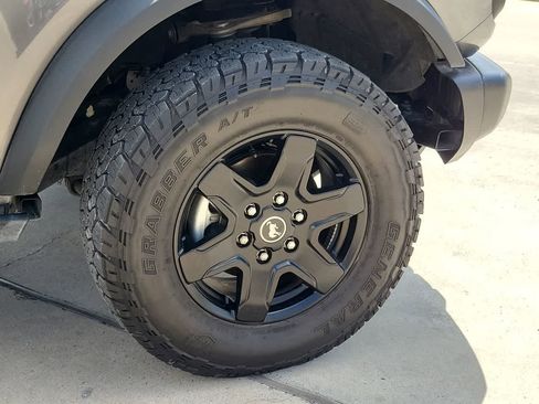Used 2023 Ford Bronco Black Diamond AWD/4WD image 16