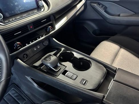 Used 2025 Nissan Rogue SV FWD image 20