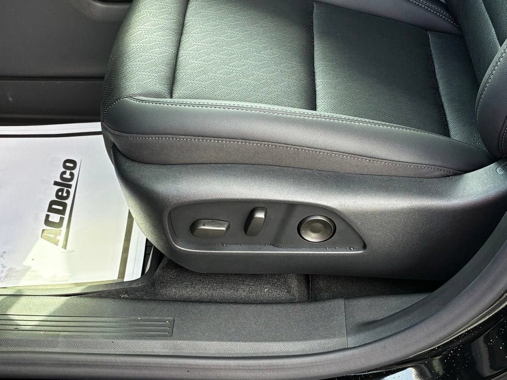 New 2027 Chevrolet Equinox LT w/ Convenience Package II AWD/4WD image 8
