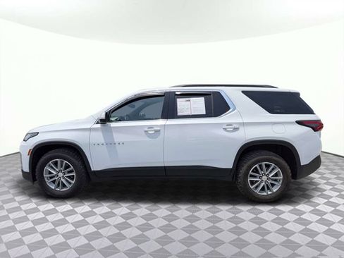 Used 2023 Chevrolet Traverse LT FWD image 7