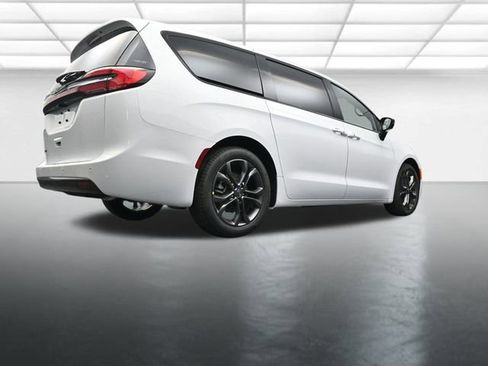 New 2026 Chrysler Pacifica Select image 24