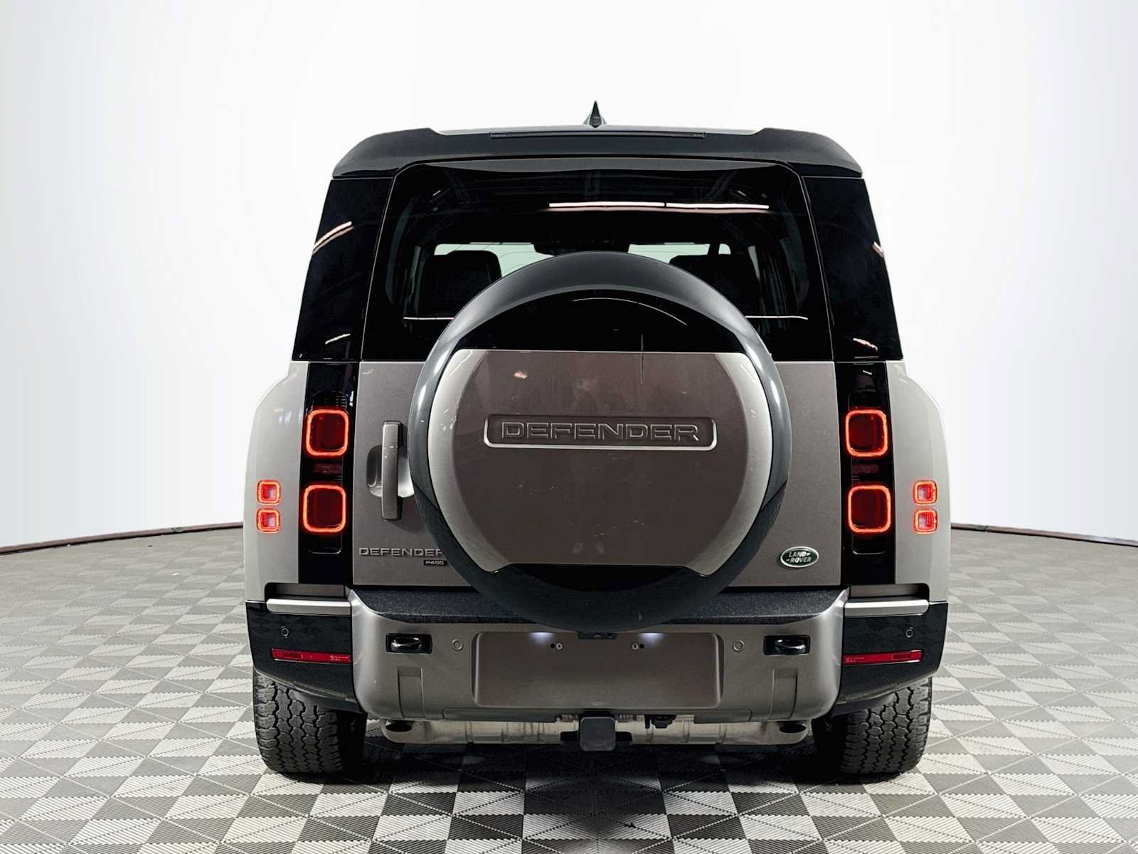 Used 2023 Land Rover Defender 130 X-Dynamic SE AWD/4WD image 6