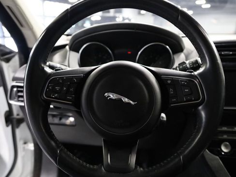 Used 2017 Jaguar F-PACE Premium image 25