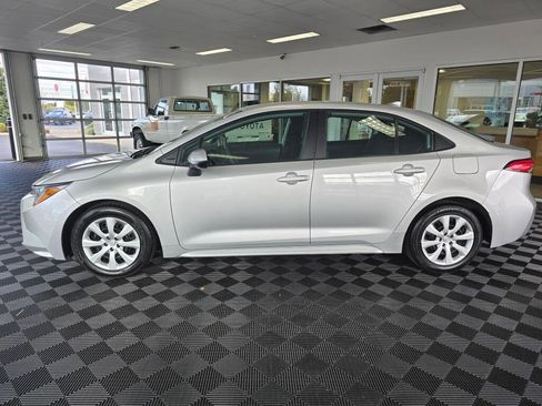 Used 2024 Toyota Corolla LE FWD image 6