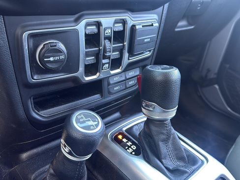 Used 2019 Jeep Wrangler Unlimited Sport S AWD/4WD image 18