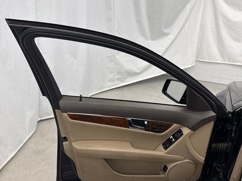 Used 2011 Mercedes-Benz C 300 4MATIC Sedan image 10