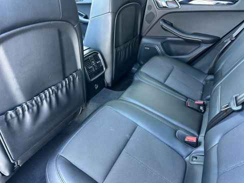 Certified 2024 Porsche Macan AWD/4WD image 18