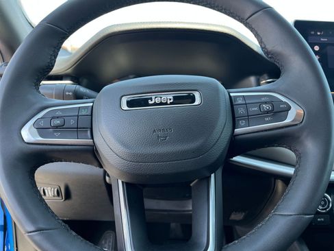 Used 2025 Jeep Compass Limited AWD/4WD image 29