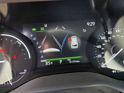 Used 2025 Toyota Sienna XLE FWD image 14