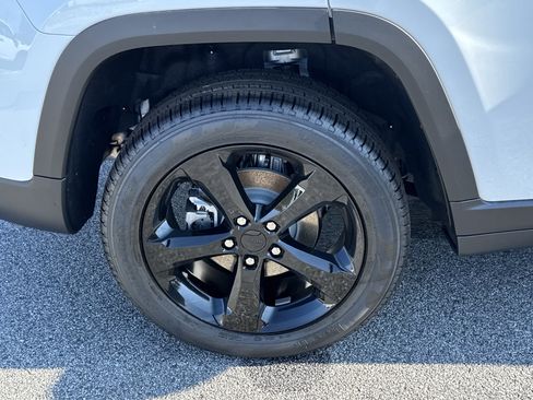 New 2025 Jeep Grand Cherokee Limited w/ Black Appearance Package image 12