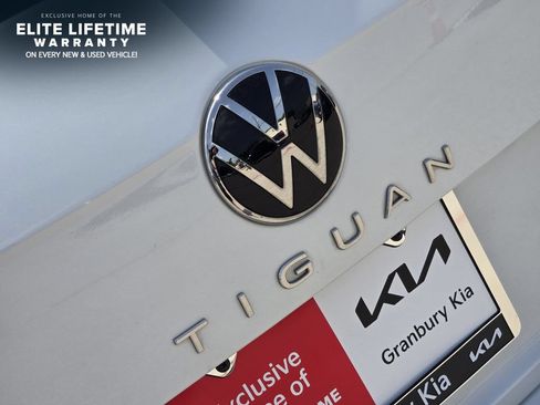 Used 2024 Volkswagen Tiguan SE R-Line FWD image 8