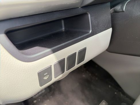 Used 2016 Toyota Highlander LE image 14