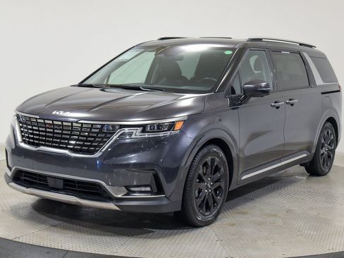 Used 2024 Kia Carnival SX Prestige image 3