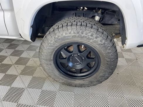 Used 2019 Toyota Tacoma Limited AWD/4WD image 23