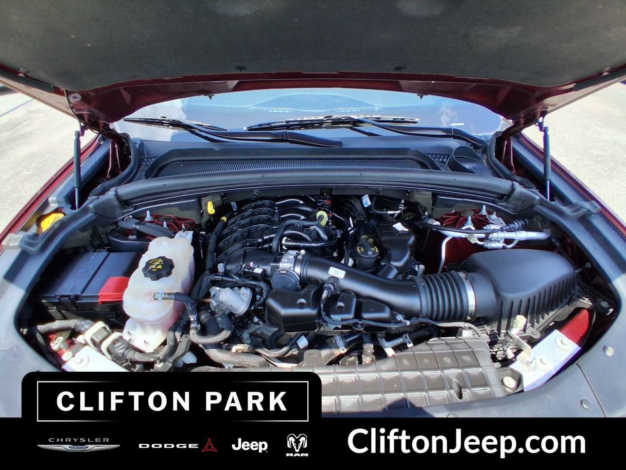 Used 2023 Jeep Grand Cherokee L Laredo AWD/4WD image 27