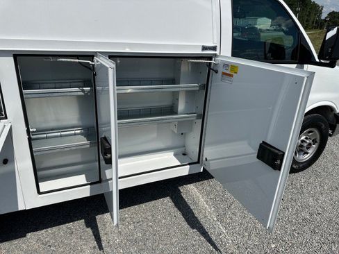 Used 2021 GMC Savana 3500 w/ Power Convenience Package RWD image 24