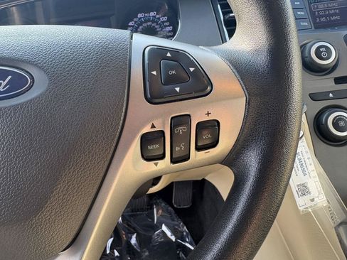 Used 2018 Ford Taurus SE FWD image 16