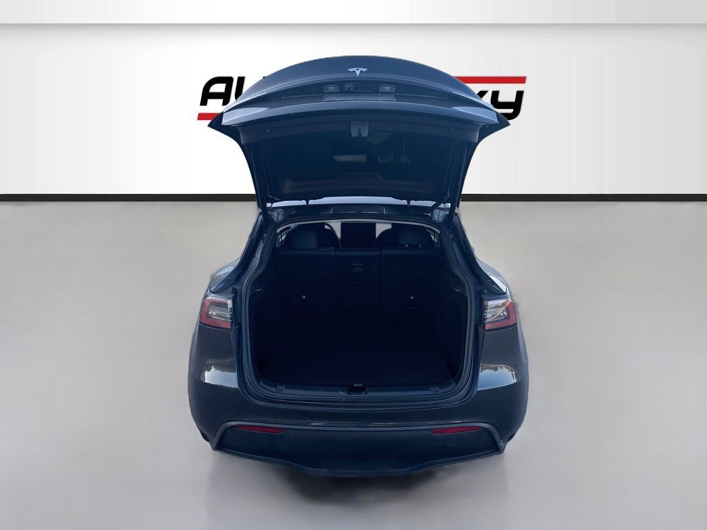Used 2025 Tesla Model Y Long Range RWD image 25