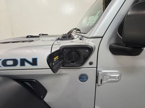 Used 2024 Jeep Wrangler Unlimited Rubicon 4xe AWD/4WD image 12