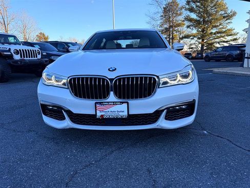 Used 2018 BMW 750i image 2