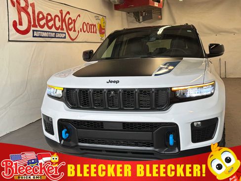 Used 2023 Jeep Grand Cherokee Trailhawk image 1