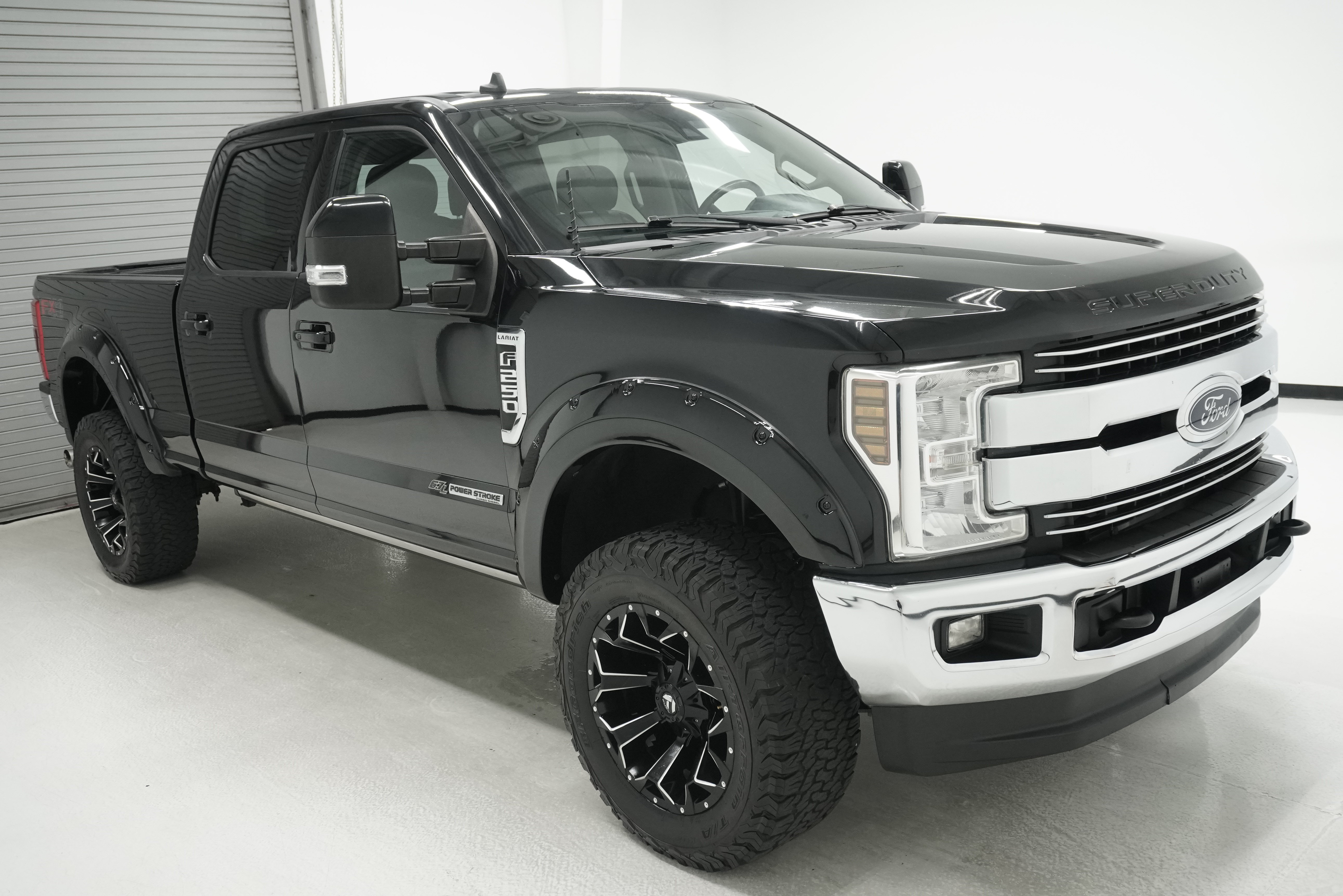 Used 2019 Ford F250 Lariat w/ Lariat Ultimate Package AWD/4WD image 3